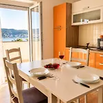 Appartement Pljesa Apartments -Meerblick Mit Terrasse & Grill By Rentyourhome24