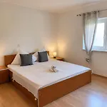 Appartement Pljesa Apartments -Meerblick Mit Terrasse & Grill By Rentyourhome24 *