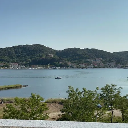 Pljesa Apartman *