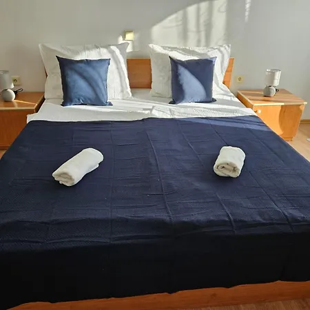 Pljesa Apartment *