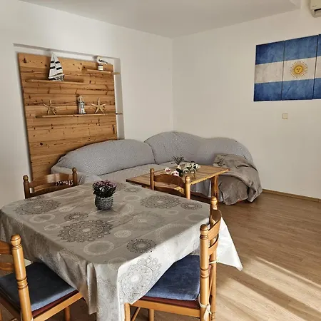Pljesa Apartment *